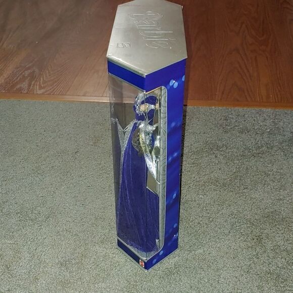 Millennium Princess 2000 Barbie Doll Special Edition with Millenium Keepsake - Picture 3 of 10